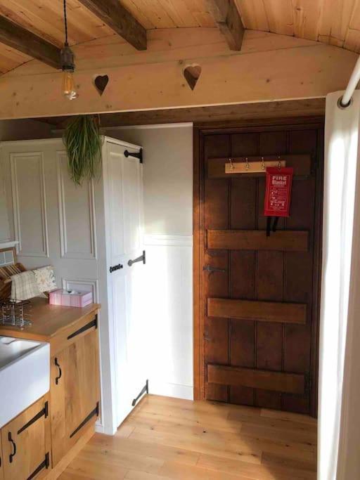 Aspen Leaves: The Perfect Farm Retreat Villa Graffham ภายนอก รูปภาพ